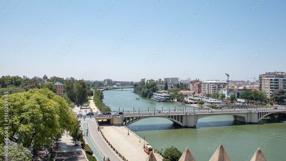 Obraz premium Guadalquivir river with several bridges, the closest being Puente de Sant Telmo leading on one side towards Triana district and on the other towards downtown in Seville, Andalusia, Spain