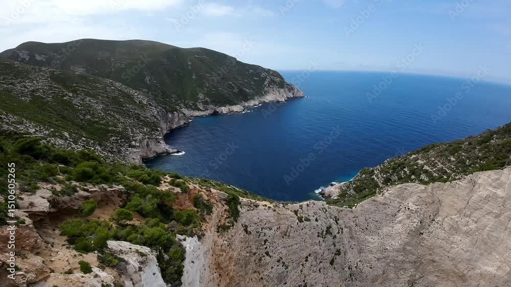 Zatoka wraku - Nawajo - Zakynthos - Grecja - jedna z najbardziej rozpoznawalnych plaż na świecie na któej zanjduję się wrak statku nagrana dronem fpv Zatoka wraku - Nawajo - Zakynthos - Grecja - jedna z najbardziej rozpoznawalnych plaż na świecie na któej zanjduję się wrak statku nagrana dronem fpv