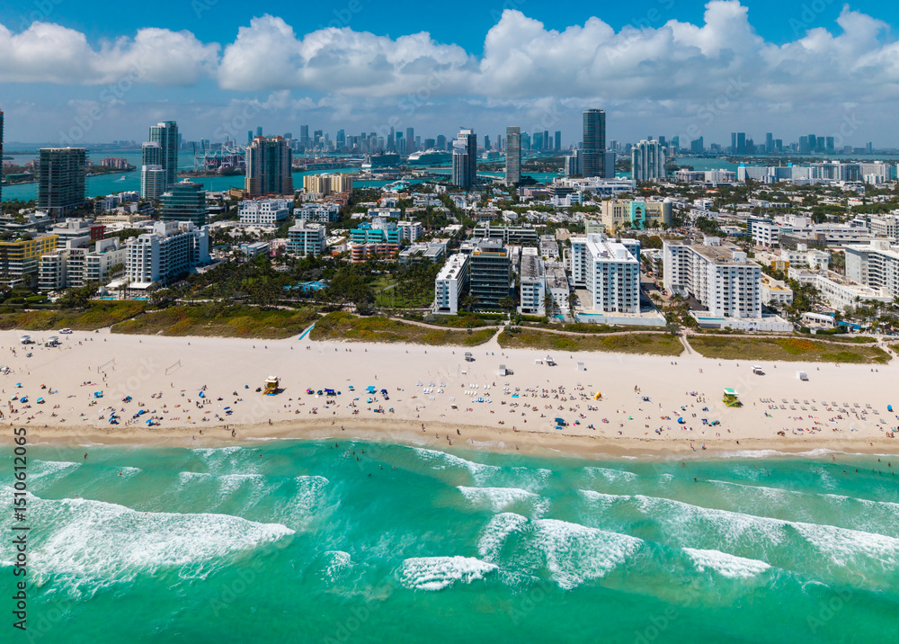 Naklejka premium Miami Beach aerial view with skyline. Miami from above. Miamis famous landmarks. Miami city panorama.