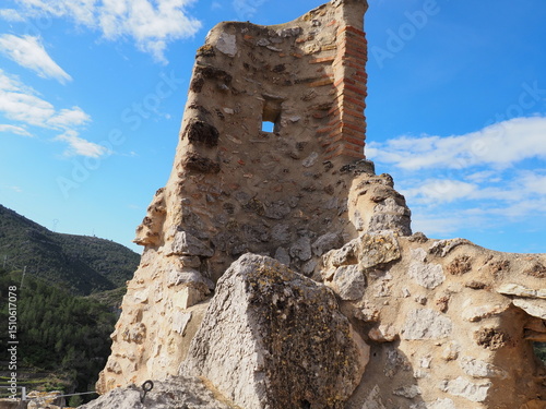 restos de la torre de control del castillo medieval de Pratdip, construcción circular de piedra, Tarragona, Cataluña, Esapaña, Europa