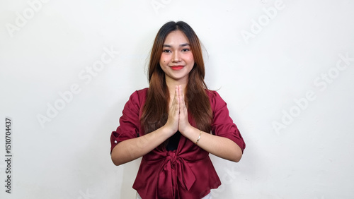 Cuadro en lienzo Grateful beautiful blonde Asian woman in red casual clothes giving greeting, thank you or welcome