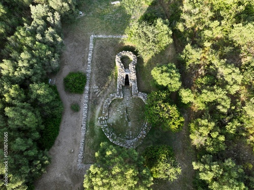 Foto Aerial view of the sacred well of Sa Testa