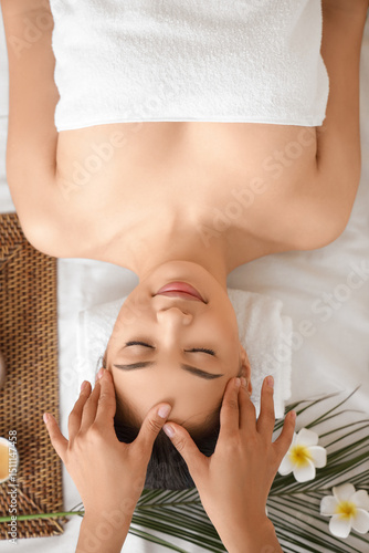 Young Asian woman getting h...