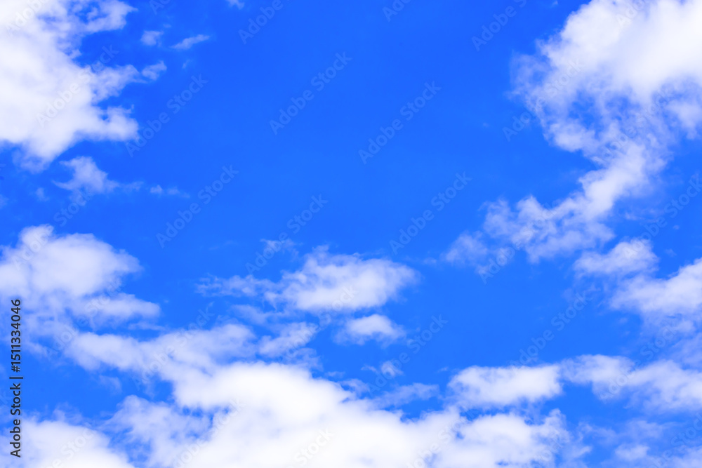 Fototapeta premium 青空と白い雲センタースペース 