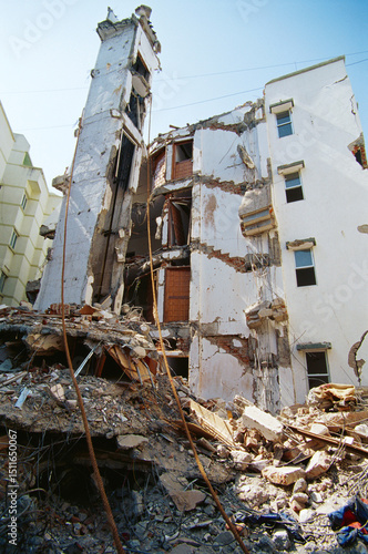 indian earthquake damage building collapsed india 