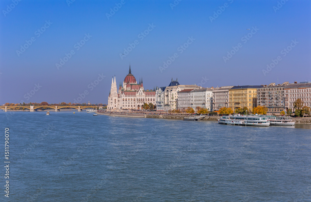 Obraz premium Parliament of Budapest seen over the Danube