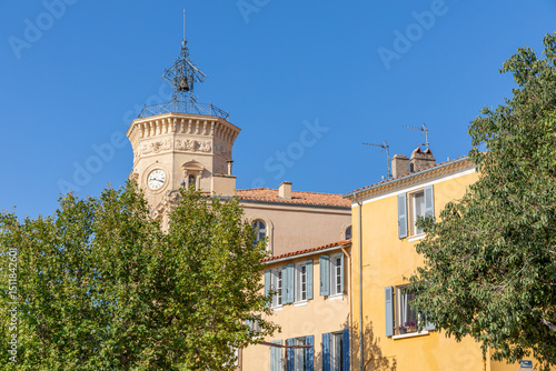 Fototapeta Naklejka Na Ścianę i Meble -  Façade ensoleillée du Musée Ciotaden et tour de l’horloge à La Ciotat, dans les Bouches-du-Rhône, France
