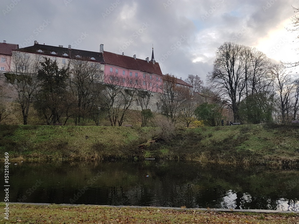 Naklejka premium Pond at Toompark and buildings on Toompea hill in Tallinn, Estonia