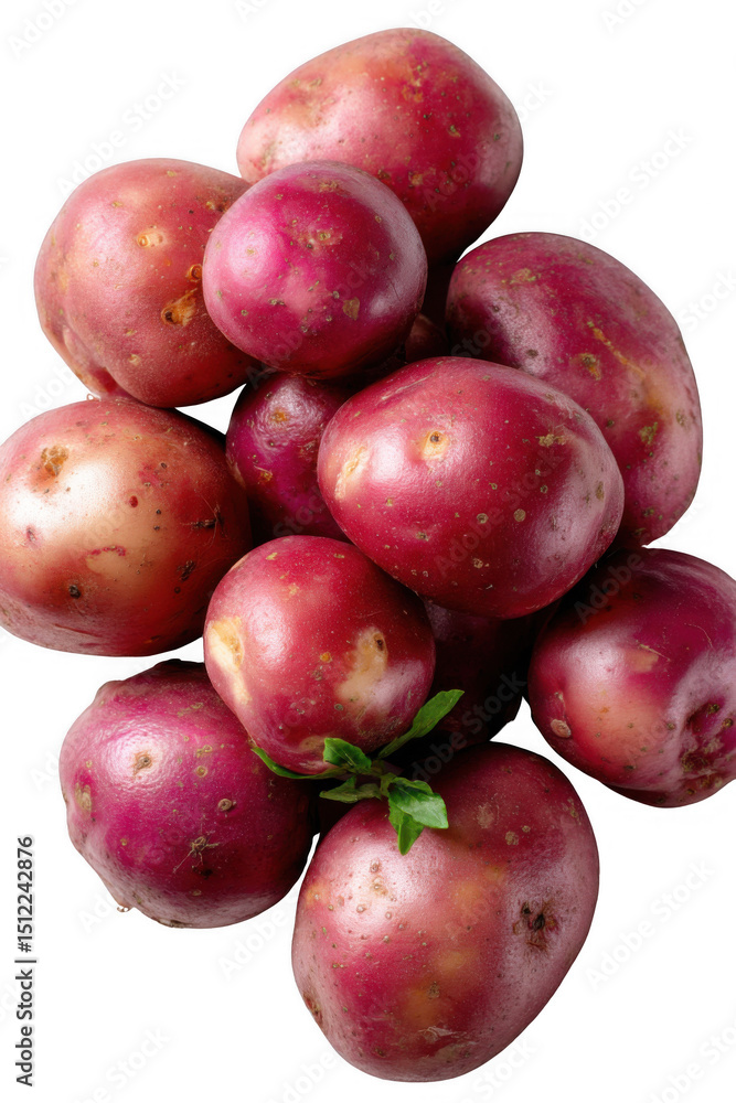 Fototapeta premium Red Potatoes Harvest: A vibrant pile of fresh, red potatoes, glistening with moisture, sits on a surface. Green leaves add a touch of freshness.
