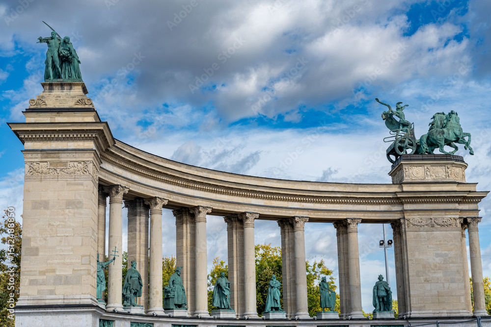Fototapeta premium An aesthetic view of Heroes' Square in Budapest, Hungary, showcasing the grandeur of the Millennium Monument and its majestic statues