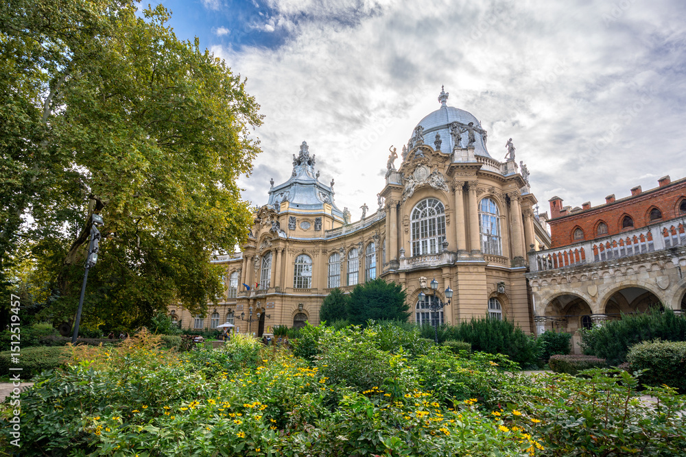 Obraz premium The Museum of Hungarian Agriculture in Budapest, Hungary, highlighting its impressive architecture and historical significance in the heart of the city