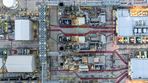 Фотография Aerial view energy production facility cogeneration power plant industrial, Industrial energy infrastructure, Power plant oil refinery industrial, Power plant pipeline and cooling system oil refinery