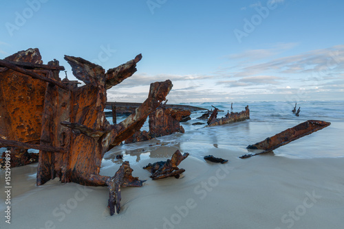 Billede på lærred Detail of the rusted remains of the steamship Maheno