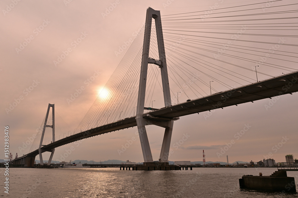 Obraz premium 名港中央大橋の夕暮れ