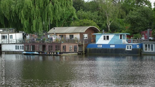 houses on the river thames