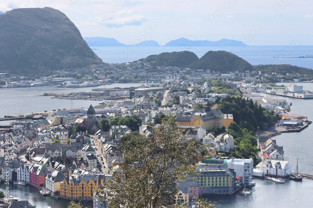 Obraz premium Beautiful landscape of Alesund city in the summer, Norway