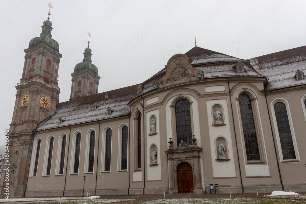 Obraz premium The magnificent St. Gallen Cathedral (Fürstabtei St. Gallen), a UNESCO World Heritage site, stands majestically under a soft, overcast sky