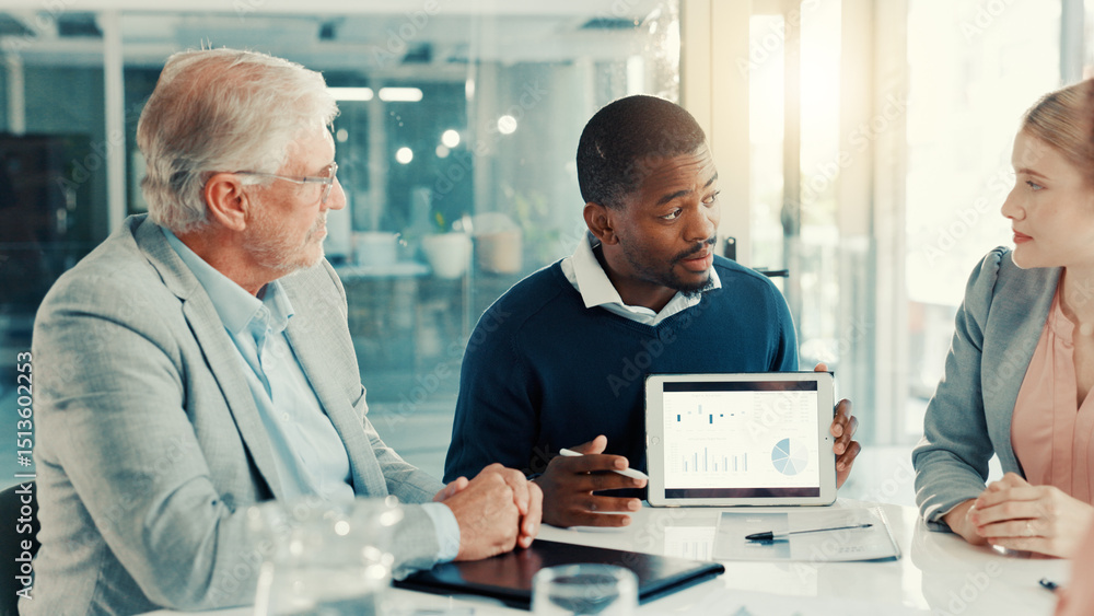 Obraz premium Group presentation, businessman and tablet screen with graph, investment stats and planning. Meeting, analyst and brainstorming with technology for financial data, metrics and discussion in office