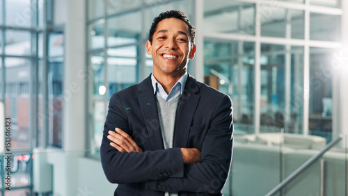 Fotografía Portrait, business and man with arms crossed, smile and confidence with accounting