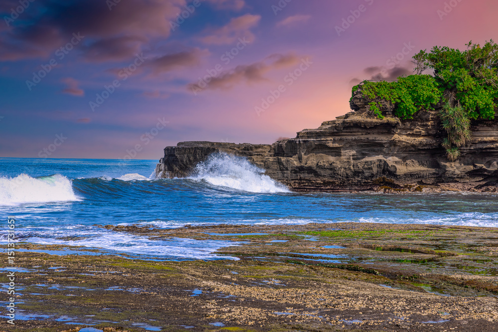 Obraz premium Tanah Lot Temple on the island of Bali known as the island of Gods. Sitting on top of rock island over looking turquoise blue beaches in Bali Indonesia