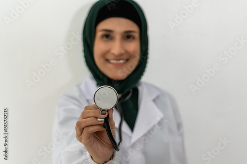 Cuadro en lienzo Selective focus on stethoscope with blurred Muslim female medical doctor wearing