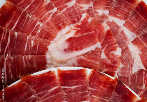 Jamón ibérico de bellota recién cortado