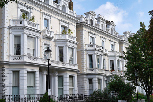 Canvas Print Typical white stucco residential buildings in Notting Hill area of London