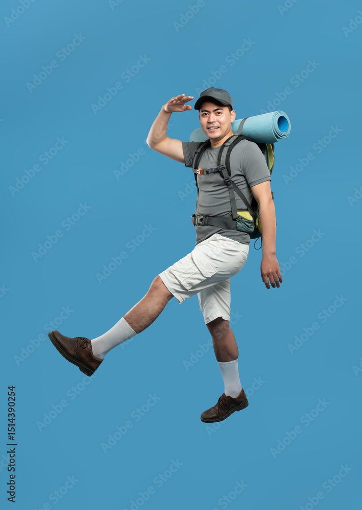 Obraz premium Hiker on the Move: Full shot of an explorer looking off to the distance a hiker in casual clothes
