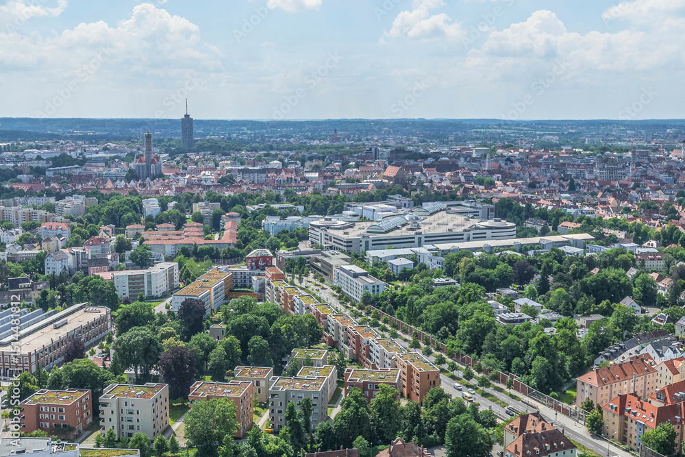 Obraz premium Augsburg im Luftbild, Blick über die Nagahama-Allee zur Innenstadt