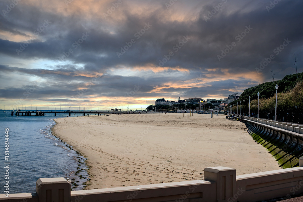 Fototapeta premium Discover Arcachon and its Winter Town