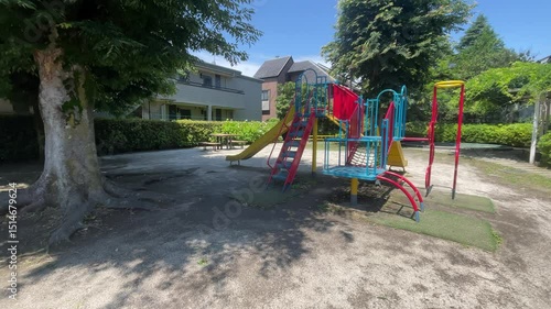 Wallpaper Mural 児童公園の遊具、すべり台 Torontodigital.ca