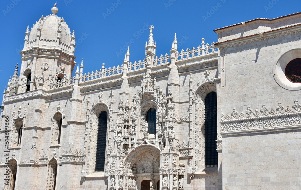Obraz premium Jerónimos Monastery Facade Detail with Dome, Lisbon, Portugal