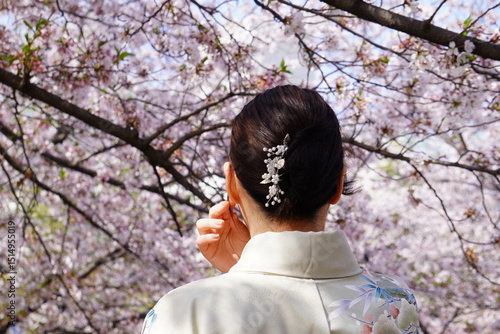 和服女性後ろ姿