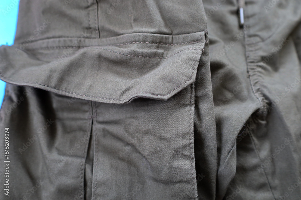 Φωτογραφία A close-up of a cargo pant pocket or military clothing in an olive color