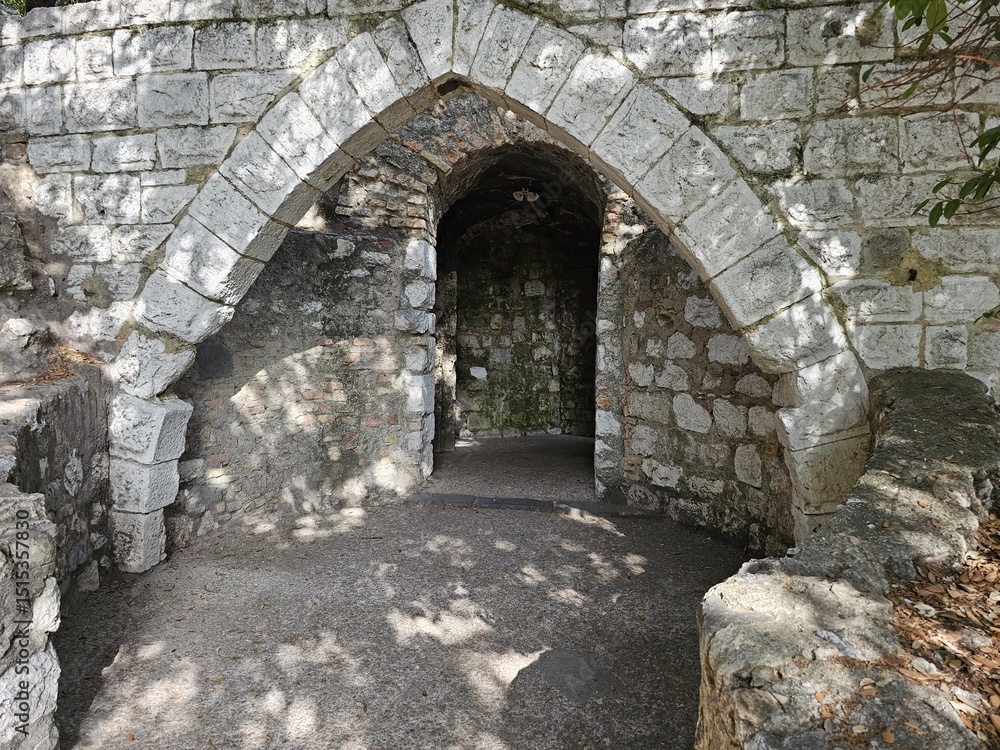 Fototapeta premium old stone arch