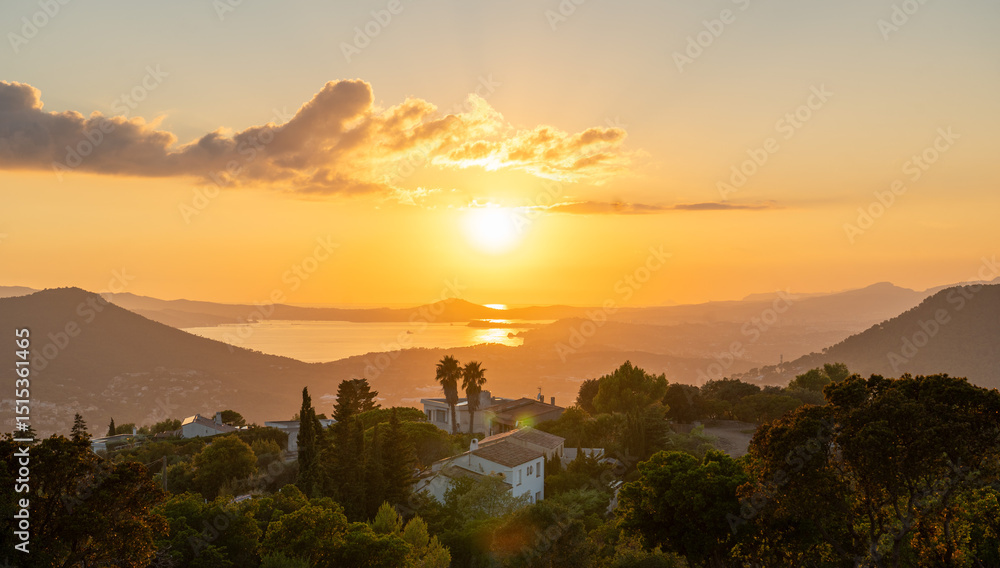 Φωτογραφία Coucher de soleil sur la rade de Toulon depuis la Californie de Carqueiranne