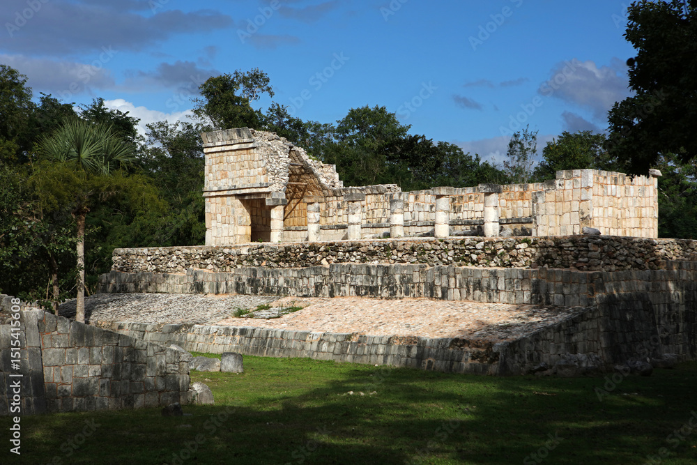 Fototapeta premium Ballcourt in Casa Colorada (The Red House) complex in Chichen Itza, Yucatan, Mexico
