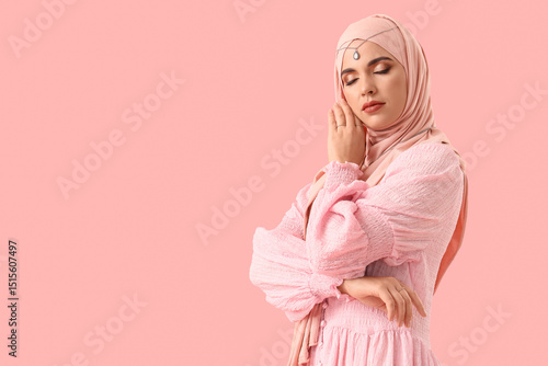 Beautiful Muslim woman in h...