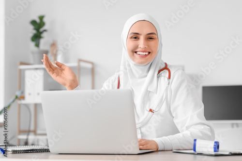 Female Muslim doctor in hij...