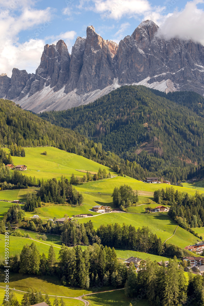 Obraz premium St. Magdalena Santa Maddalena Dolomites, Italy