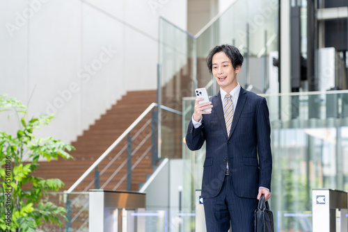 Wallpaper Mural オフィスで働くビジネスマン　撮影協力:スカパー東京メディアセンター Torontodigital.ca