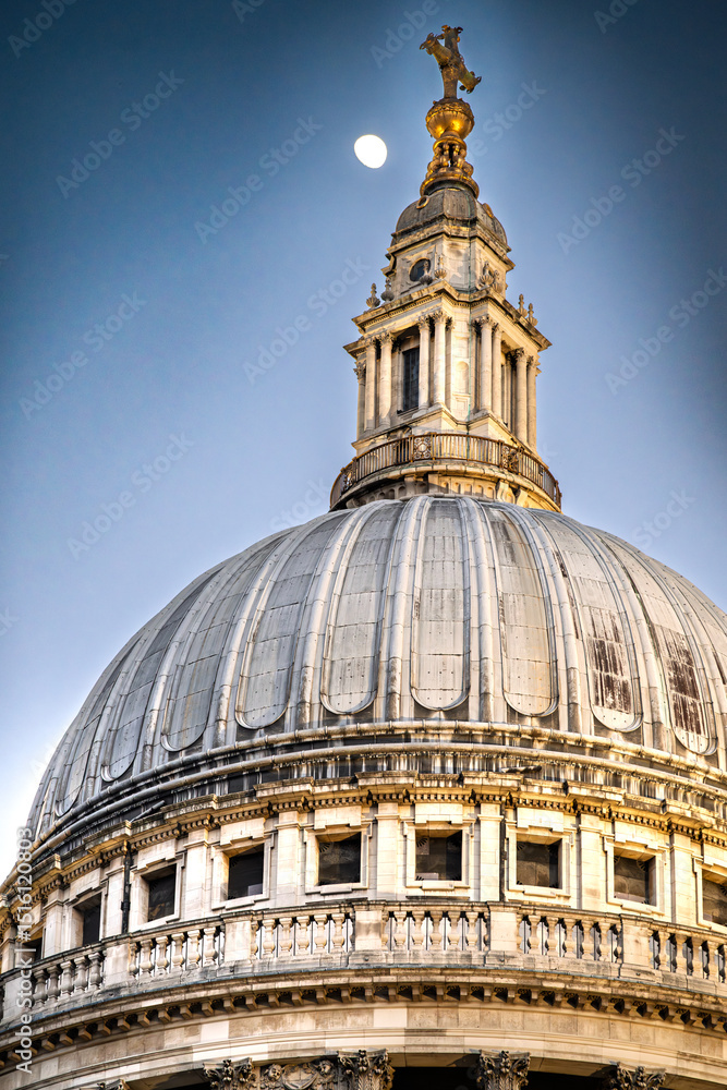 Fototapeta premium St. Paul's Cathedral at Dusk