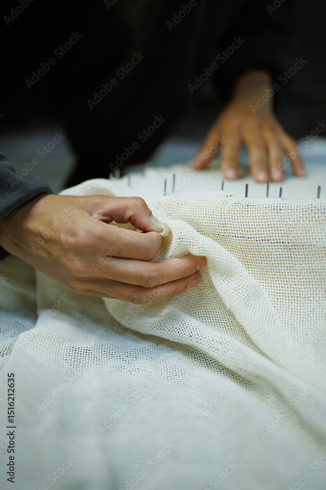 Obraz premium Close up of craftswoman fixing rug canvas on frame