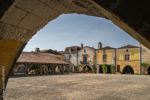 Monpazier architecture