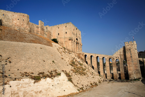 Fotografie The ancient walls of the citadel of Aleppo, Syria