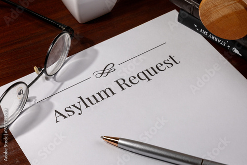 Fotografija Asylum Request Form on Wooden Desk with Gavel – Immigration and Refugee Law Conc