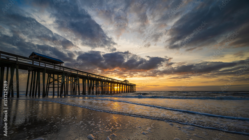 Obraz premium sunset on the pier