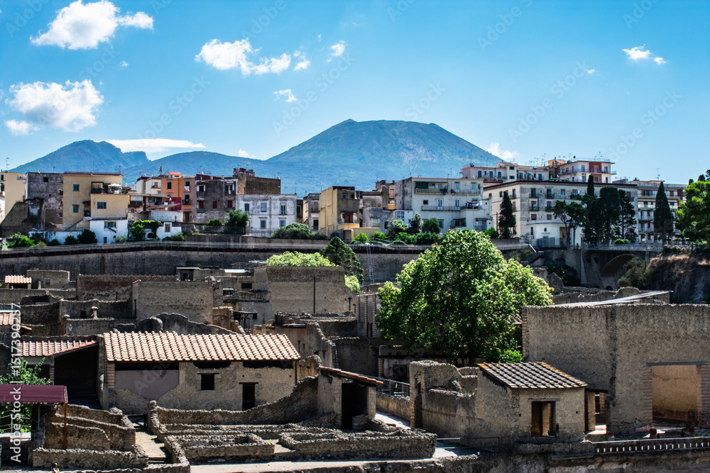Obraz premium Herculaneum with Vesuvius in the background