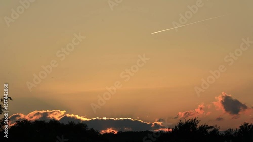 Wallpaper Mural 雲と夕焼け　タイムラプス動画 Torontodigital.ca