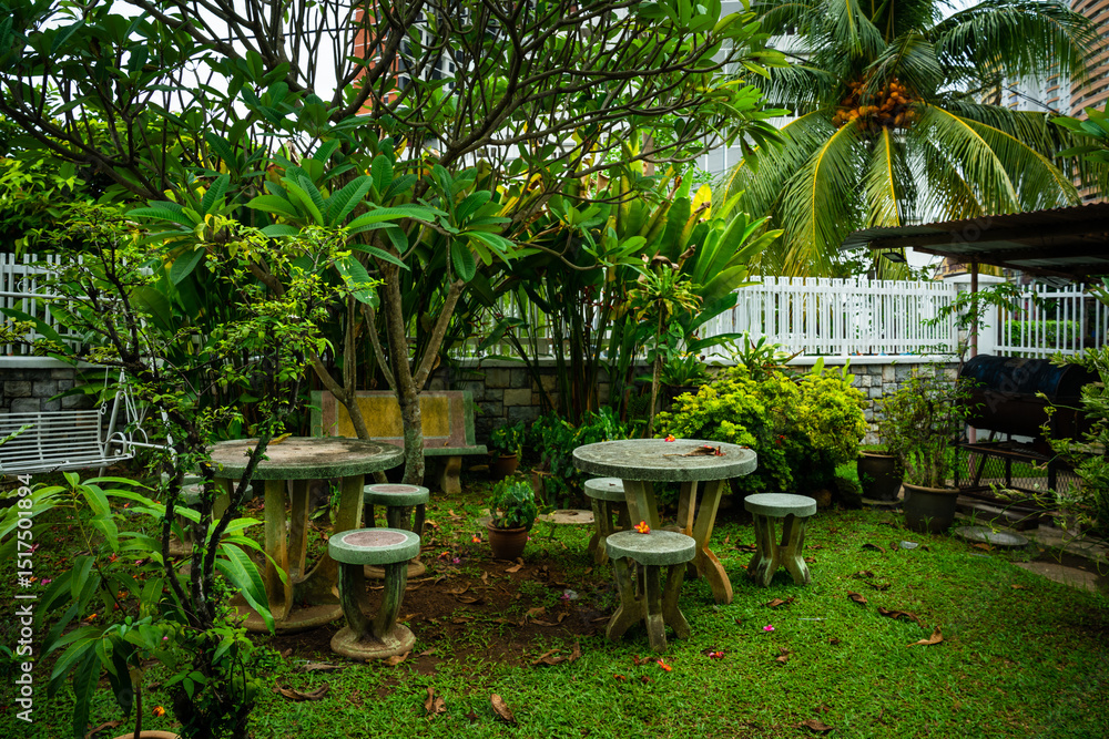 Obraz premium Garden Set up of tables and chairs surrounded by greenery